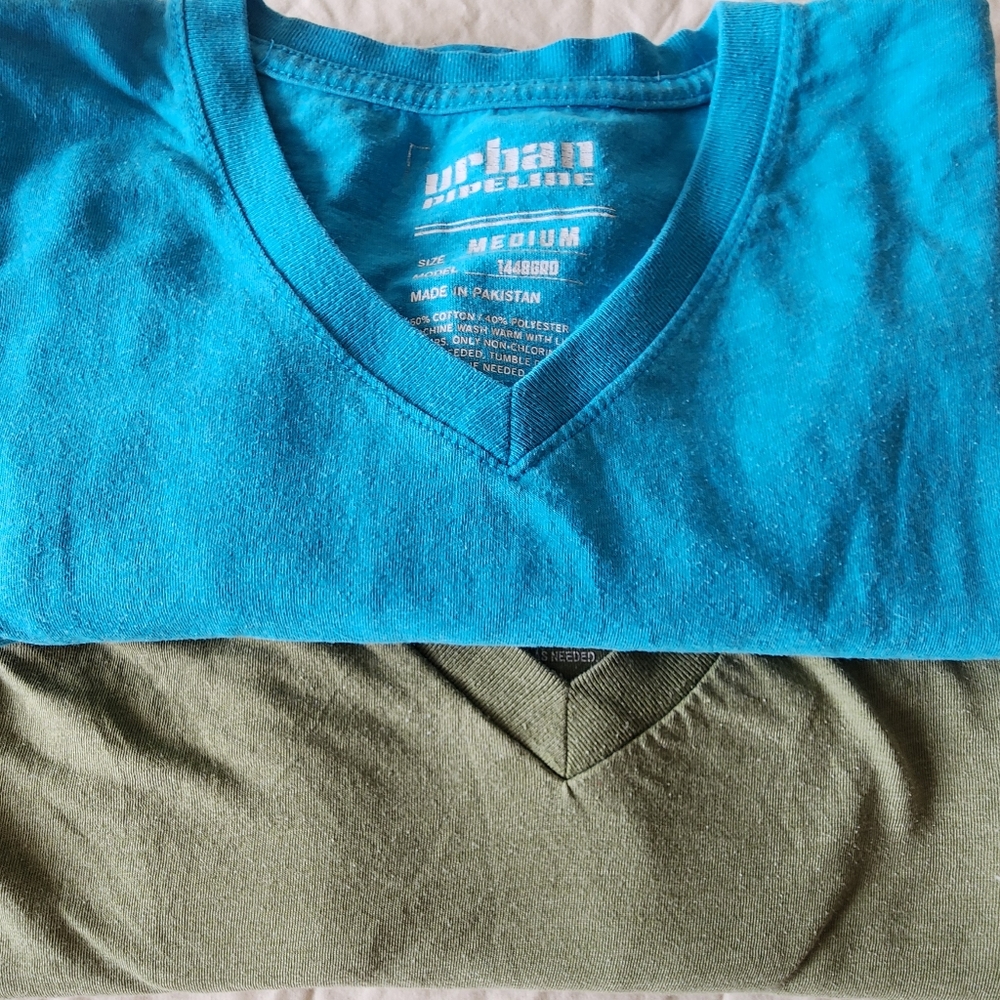 2 v-neck tees